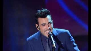 Mengoni Sanremo 2014 Ospite  Vincitore in Carica con LEssenziale [upl. by Ellehsat]