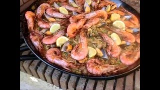 Paella di pesce frutti di mare da uno spagnolo che parla italiano [upl. by Hsenid884]