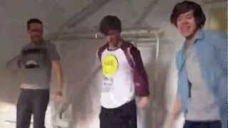 Liam Louis y Harry bailando Cmon Cmon [upl. by Aveline878]