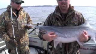 Spoonbill Snagging Action BIG PADDLEFISH PULLING HARD [upl. by Rehpotsirh]