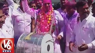 TRS MP Malla Reddy Celebrates Holi Festival  Secunderabad  V6 News [upl. by Inaflahk]