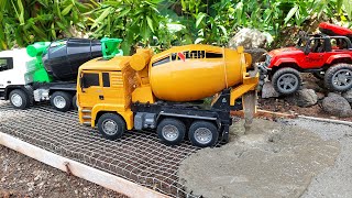 Truk Molen Mixer Ngecor Jalan Cor Beton Baru  Simulasi Mobil Truk Molen Mixer Jayamix Remote [upl. by Ettie749]