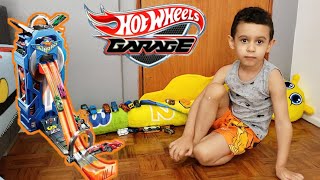 ULTIMATE GARAGE HOT WHEELS  Nossa sala virou uma mega pista de corrida de carrinhos Hot Wheels [upl. by Crosley823]