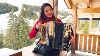 Claudia Hinker spielt IN DEN BERGEN von Slavko Avsenik auf ihrer Steirischen Harmonika [upl. by Nylikcaj]