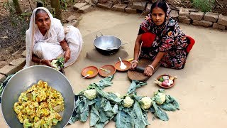 Mather Tatka Fulkopi Bhapa Recipe  Farm Fresh Cauliflower Bhapa in Mud Oven [upl. by Itsirhc307]