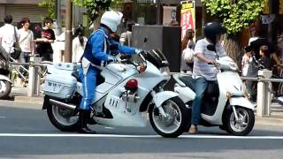 地図を出して道案内する親切な白バイ隊員内。Tokyo speed cop is very kind [upl. by Gee923]