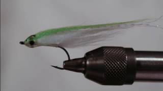 Fly Tying Saltwater Baitfish Streamer for Seatrout Seabass and Bass [upl. by Anerok]