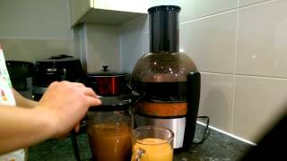 Philips Juicer Quick Demo  Viva Collection HR186301  HR183201  HR183601 [upl. by Atekan322]