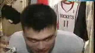 Yao Ming telling reporters how he was massacred in WoW [upl. by Osmen763]