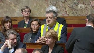 Jean Lassalle enfile un gilet jaune et électrise les débats à lAssemblée nationale [upl. by Bonn168]