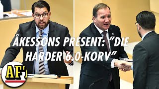 Jimmie Åkessons present till Stefan Löfven quotDie harder 60korvquot [upl. by Lertnek]