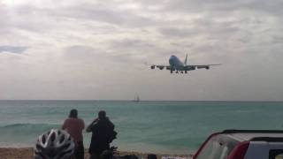 Boeing 747 landet auf St Maarten [upl. by Nnylylloh]