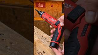 Аккумуляторная отвертка Milwaukee M4 D202B milwaukee отвертка обзор screwdriver [upl. by Gabbert]