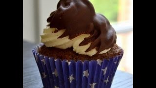 Recette des Cupcakes ChocolatVanille nappés de chocolat  Williams Kitchen [upl. by Eyk]