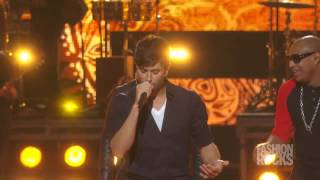 Enrique Iglesias  quotBailandoquot Live At Fashion Rocks 2014 [upl. by Frankhouse]