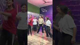 Smart suit pahan ke sale tu mar o goriye Goli chal jave dancer dance [upl. by Atika]