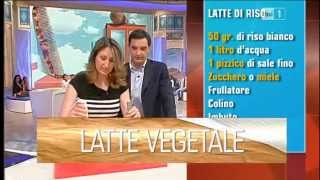 Autoproduzione latte vegetale di riso soia e mandorla  Lucia Cuffaro Unomattina in Famiglia Rai 1 [upl. by Yhtommit]