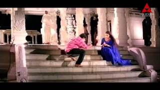 Nagarjuna amp Tabu in Temple Romantic Scene  Ninne Pelladata Movie  Nagarjuna Tabu [upl. by Richey]