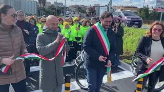 Casamassima inaugurato il ponte ciclopedonale che collega il paese al Parco Commerciale [upl. by Anytsyrk]