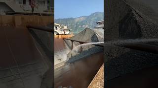 【S47】Ship unloading gravel｜船舶卸载砂石ship loadingunloadingsand and gravelrelaxstressreliefgravel [upl. by Lotsirb369]