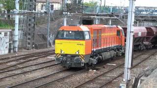 Colas Rail G2000BB Vossloh locomotive  wagons trémies [upl. by Ileak85]