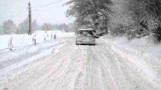 Lintérêt demmener madame en voiture sur la neige [upl. by Lorita]