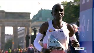 Eliud Kipchoge wins the BMW BERLINMARATHON 2023 [upl. by Mendy]