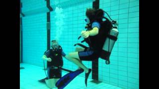 Tauchen lernenOpen Water Diver Poolstunde [upl. by Evadne978]