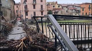 La passerella di Carcare distrutta dalla piena del fiume Bormida [upl. by Zanlog]