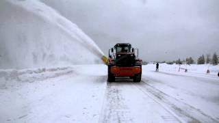 Øveraasen UTV 600 kaster snø 35 meter [upl. by Manon535]