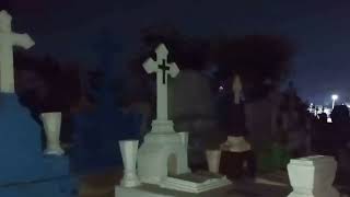 Solo en cementerio de noche 😱 busco experiencia paranormales paranormal paranormalactivity ghost [upl. by Lajib599]