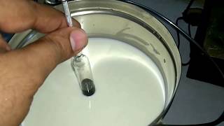 दूध में पानी की मिलावत को पता लगाने का सबसे सरल सही तरीका How to check Water Addition in Milk [upl. by Nnod907]