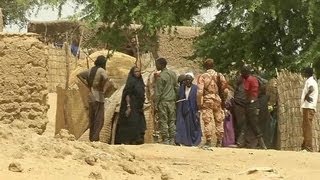 Larmée malienne traque les terroristes sur lîle de Kadji  0403 [upl. by Sandry]