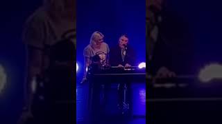 Maëlle amp Louane en duo sur la scène de lOlympia hier soir pour interpréter FLASH en pianovoix [upl. by Lupee442]