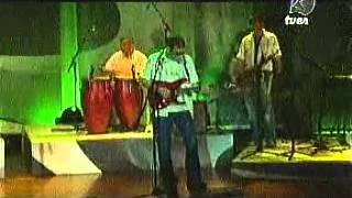 Bacalao Men  Cucaracha En Vivo [upl. by Asirrac]