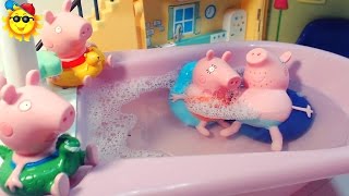 Peppa Pig Juguetes de Baño en Familia con Flotador [upl. by Yerxa]