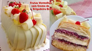 Esse Bolo de Frutas Vermelhas vai te conquistar Massa fofinha e recheio super cremoso [upl. by Harak188]