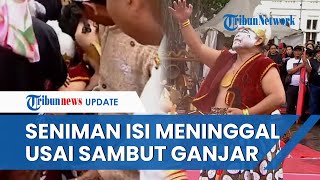 DETIKDETIK Seniman ISI Blacius Subono Ambruk ke Punggung Ganjar usai Tampil di Hajatan Rakyat [upl. by Eniretac6]