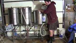 Brewing up an American Pale Ale Allgrain [upl. by Ymmor856]