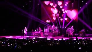 AVRIL LAVIGNE  HELLO KITTY  AUDITORIO TELMEX [upl. by Sillad]