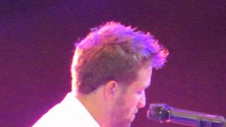 Pablo Alboran se emociona en Madrid 2013 Solamente tú [upl. by Stringer]