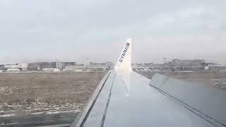 smooth ryanair landing rare [upl. by Whyte]