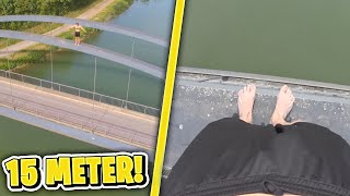 Von 15 METER hoher Brücke springen 😨💦 [upl. by Broddie]