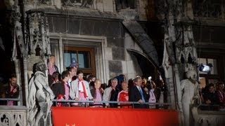 Meisterfeier FC Bayern München auf dem Marienplatz 11052013 [upl. by Maclaine]