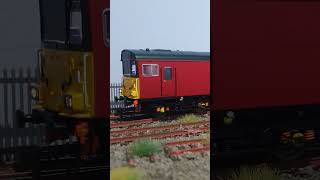 Bachmann Class 47 runs past new EFE PCV coach train dccSound modeltrains [upl. by Ettevey105]