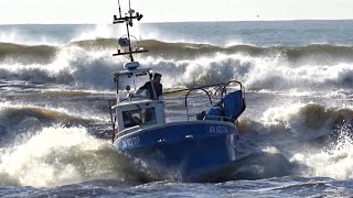 📛 BIGWAVES ENTRÉE ET SORTIE TRÈS RISQUÉES POUR LES MARINS PÊCHEURS DANS LA PASSE DE CAPBRETON 🥶 [upl. by Ecnal]