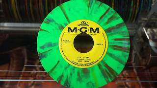 Jonnies Jukebox Plays Too Young  Donny Osmond 1972 Multicolour 45rpm Record [upl. by Notgnilra]