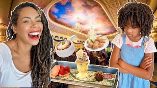 Mom vs Naiah Vs Elli Waiter Picks Our Food at Disney World’s Magic Kingdom [upl. by Lionel460]