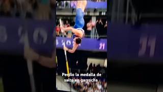 salto en garrocha pierde medalla París 2024 olimpiadas sad paris2024 [upl. by Breech163]