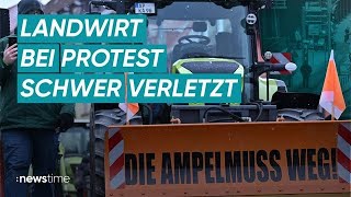 BauernProteste Autofahrer durchbricht Blockade und erfasst Landwirt [upl. by Sturdivant]